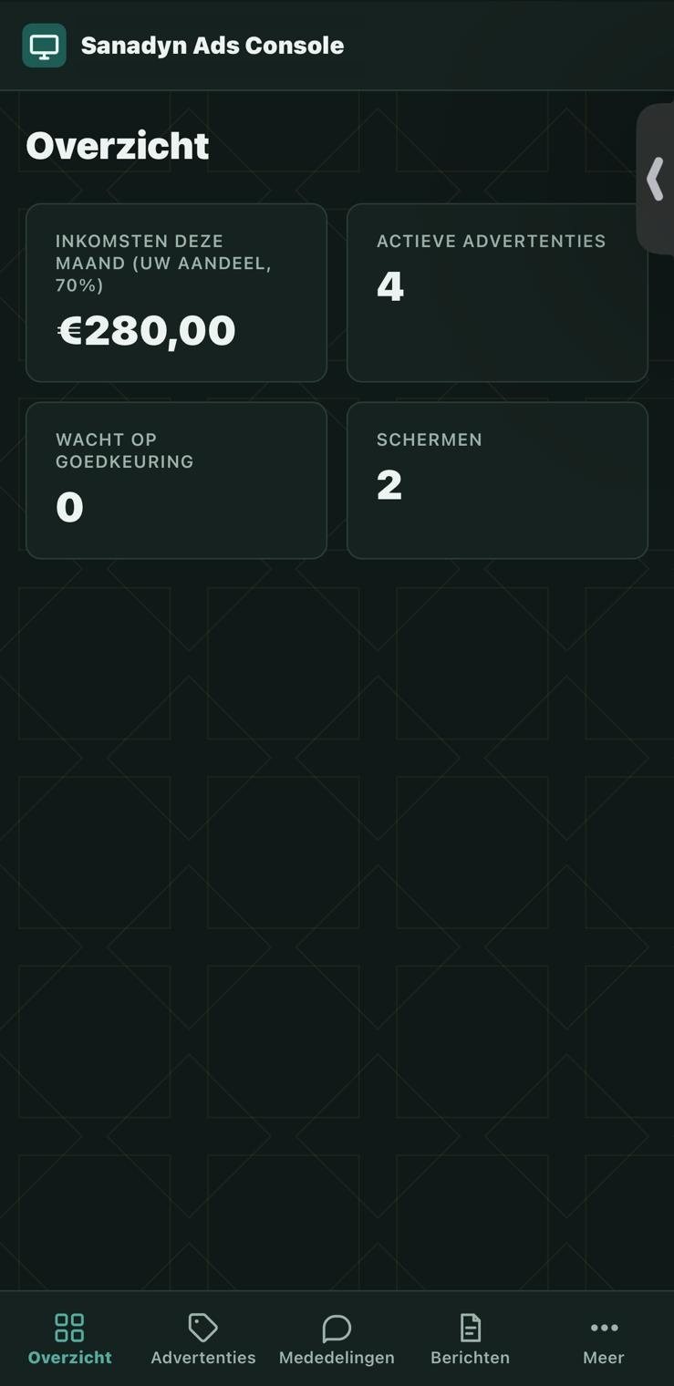 Overzicht in het bestuursdashboard: inkomsten deze maand, actieve advertenties, wachtende advertenties en aantal schermen